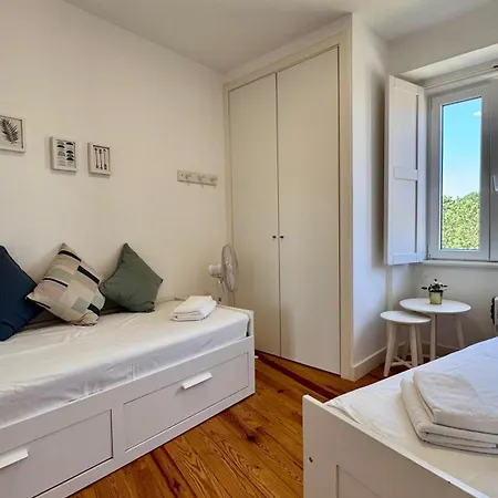 Fantastic With River View Daire