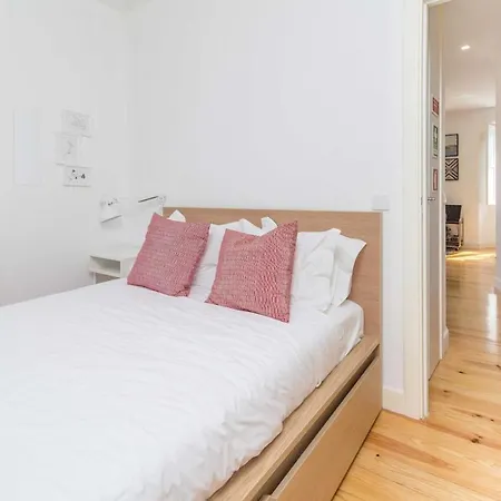 Fantastic With River View Daire