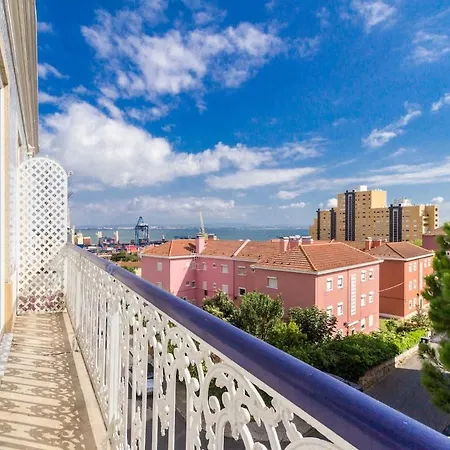 Fantastic With River View Daire Lisboa